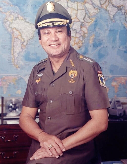 General Noriega in his office